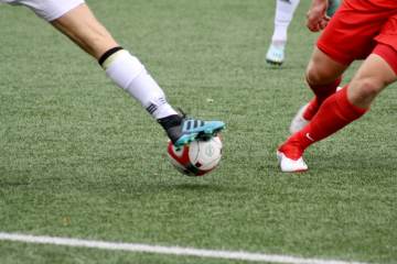 16 岁越级硬刚巴萨皇马 U18！中国小将征战西班牙正赛（配图示意）